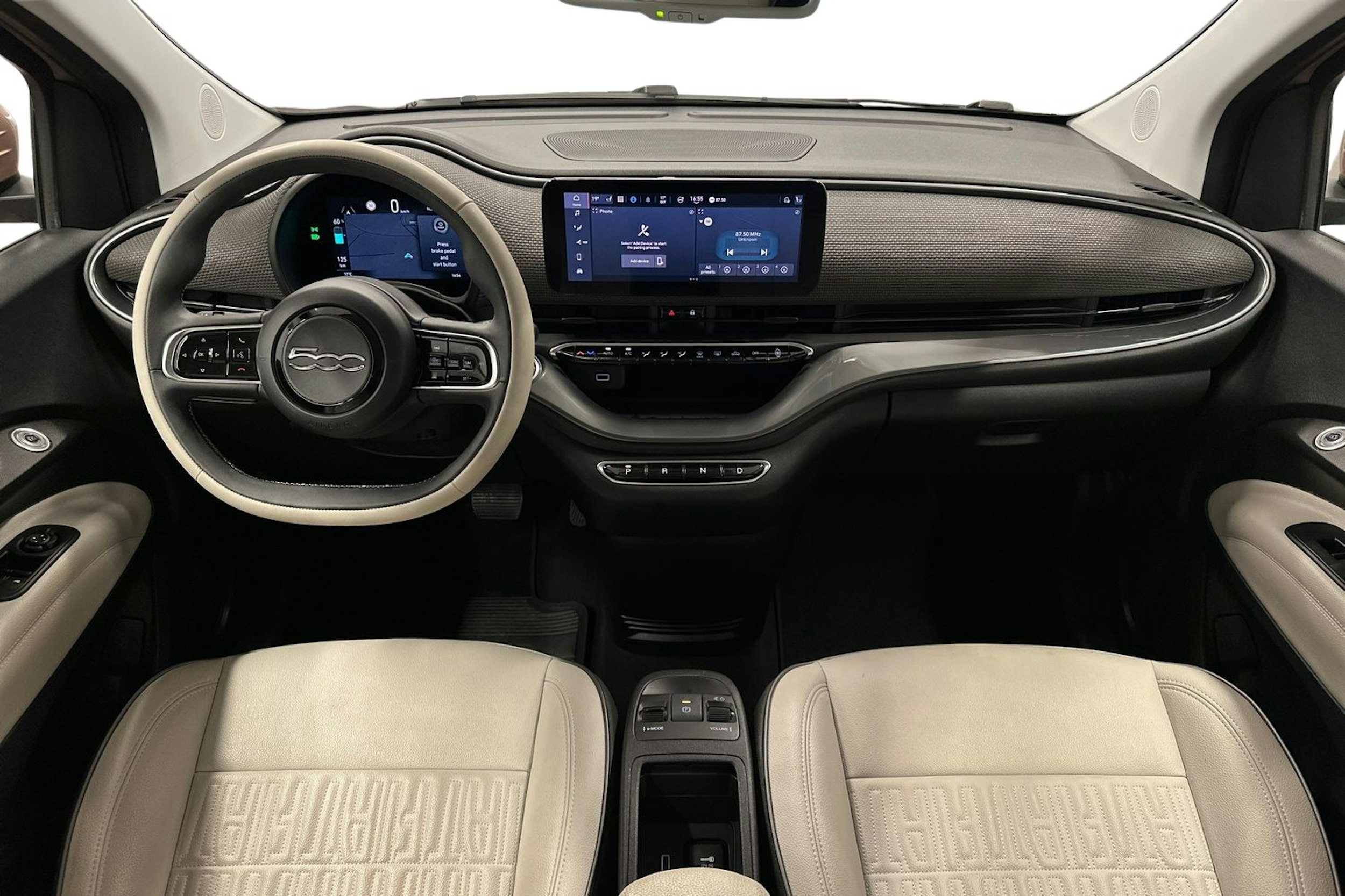 punainen Fiat 500e 2021 kuva 9.