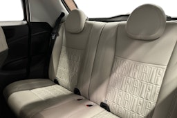 punainen Fiat 500e 2021 kuva 10.