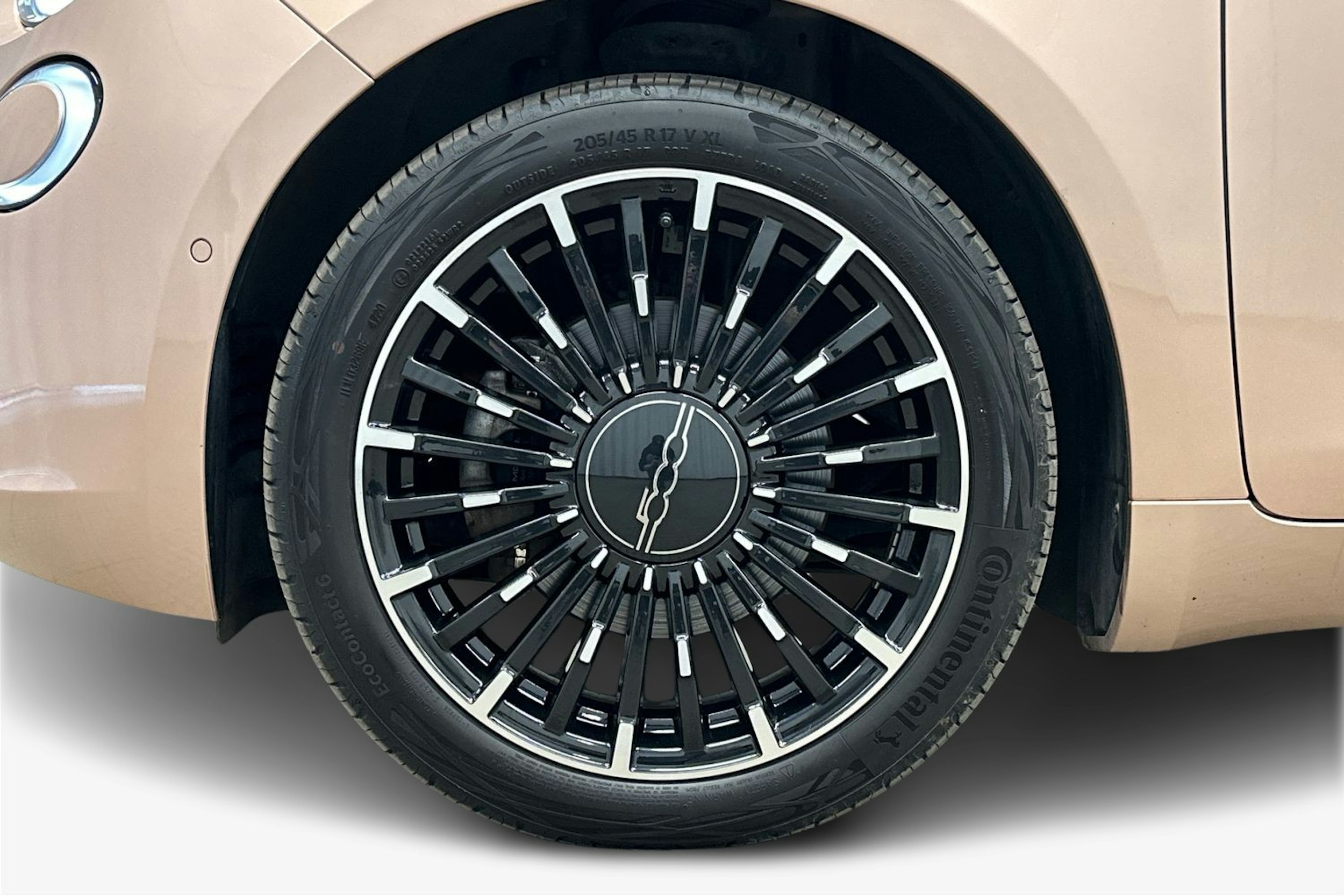 punainen Fiat 500e 2021 kuva 11.