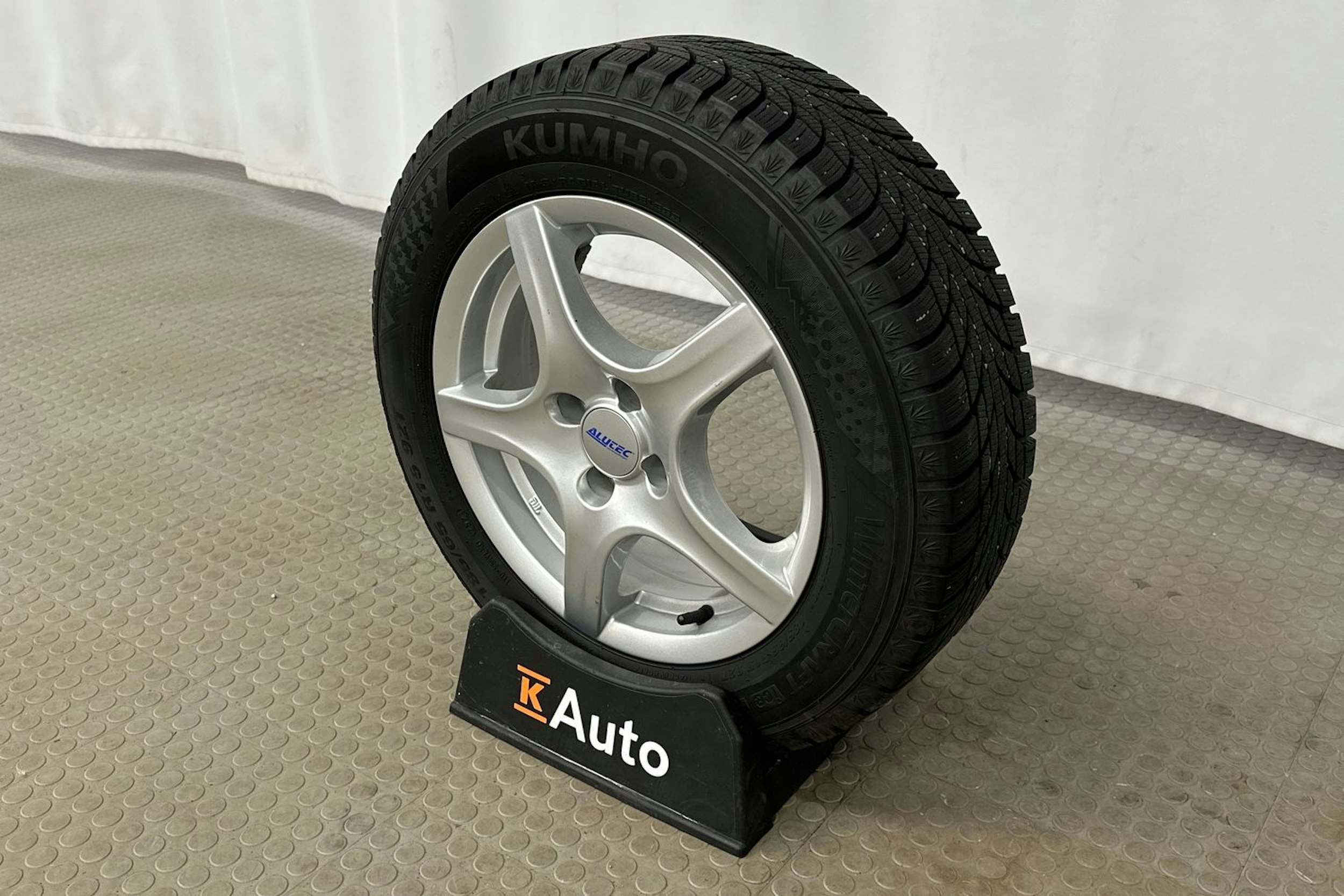 punainen Fiat 500e 2021 kuva 13.