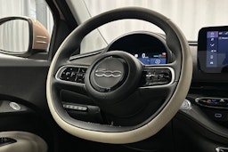 punainen Fiat 500e 2021 kuva 17.