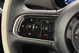 punainen Fiat 500e 2021 kuva 19.