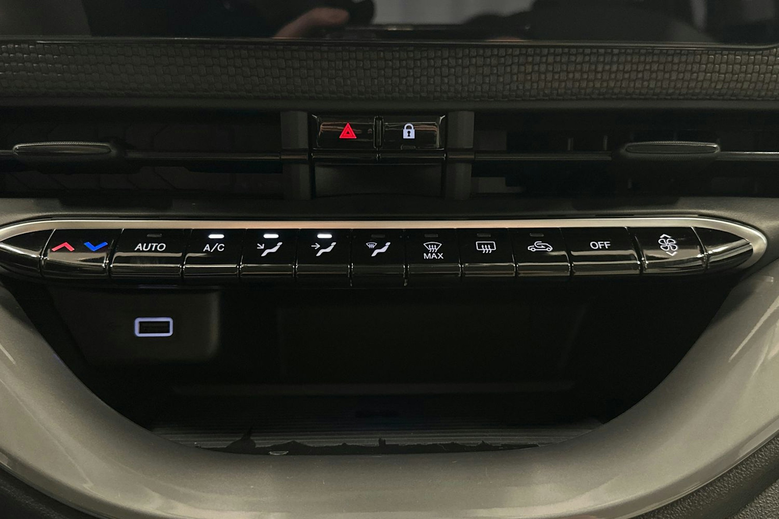 punainen Fiat 500e 2021 kuva 29.
