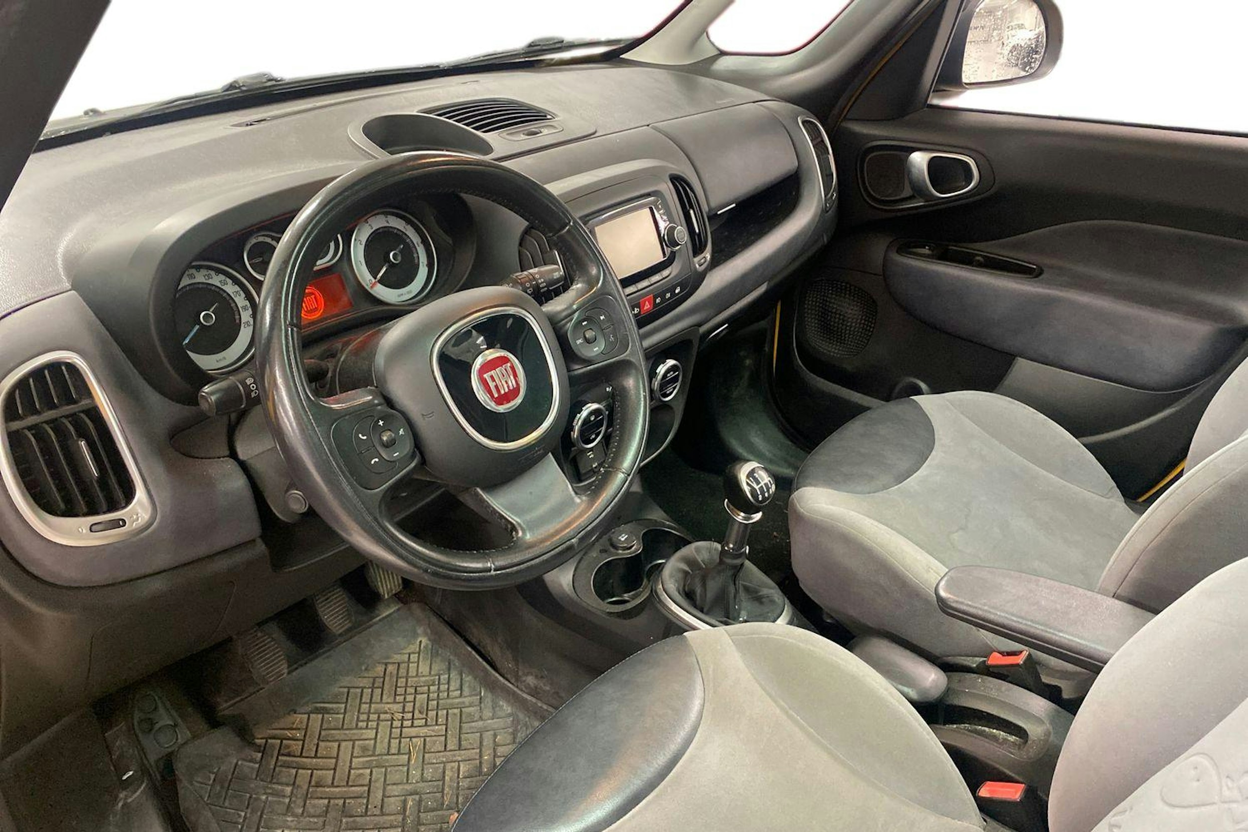 keltainen Fiat 500L 2013 kuva 3.