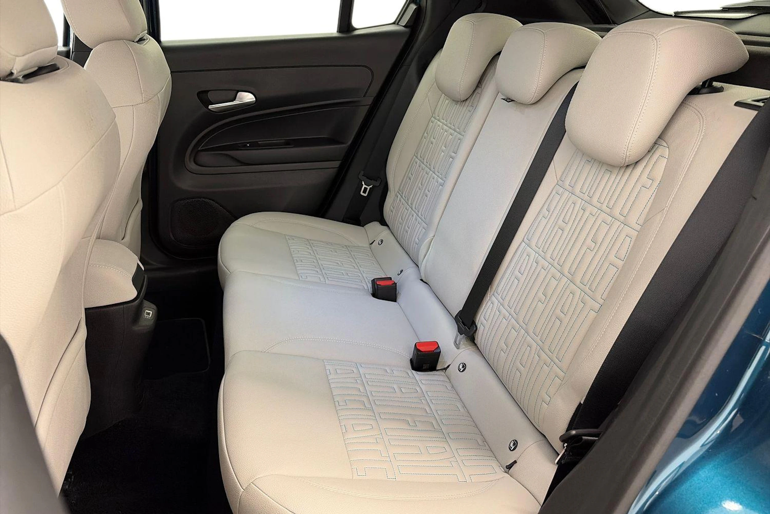 turkoosi Fiat 600e 2023 kuva 8.