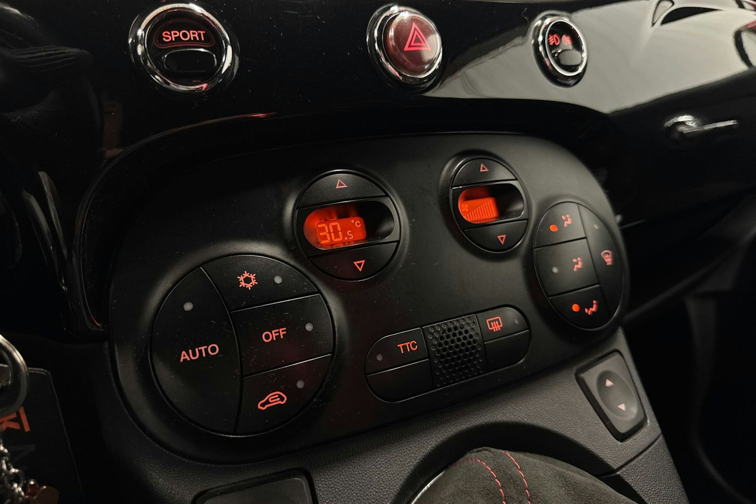 musta Fiat Abarth 500 2008 kuva 24.