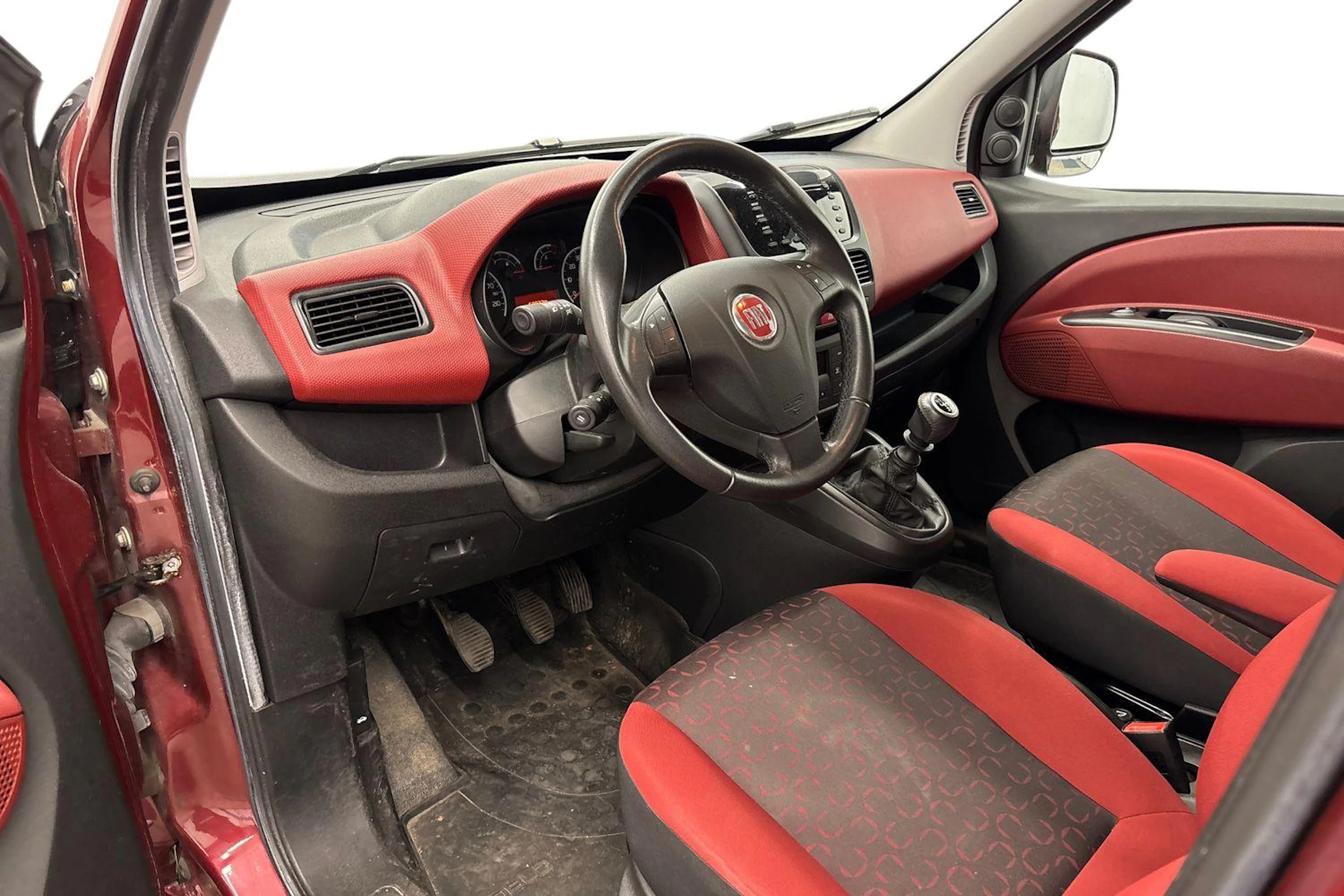 Punainen Fiat Doblo 2011 kuva 8.