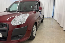 Punainen Fiat Doblo 2011 kuva 13.