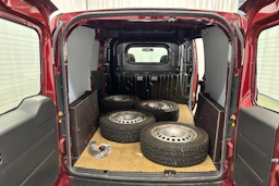 Punainen Fiat Doblo 2011 kuva 17.