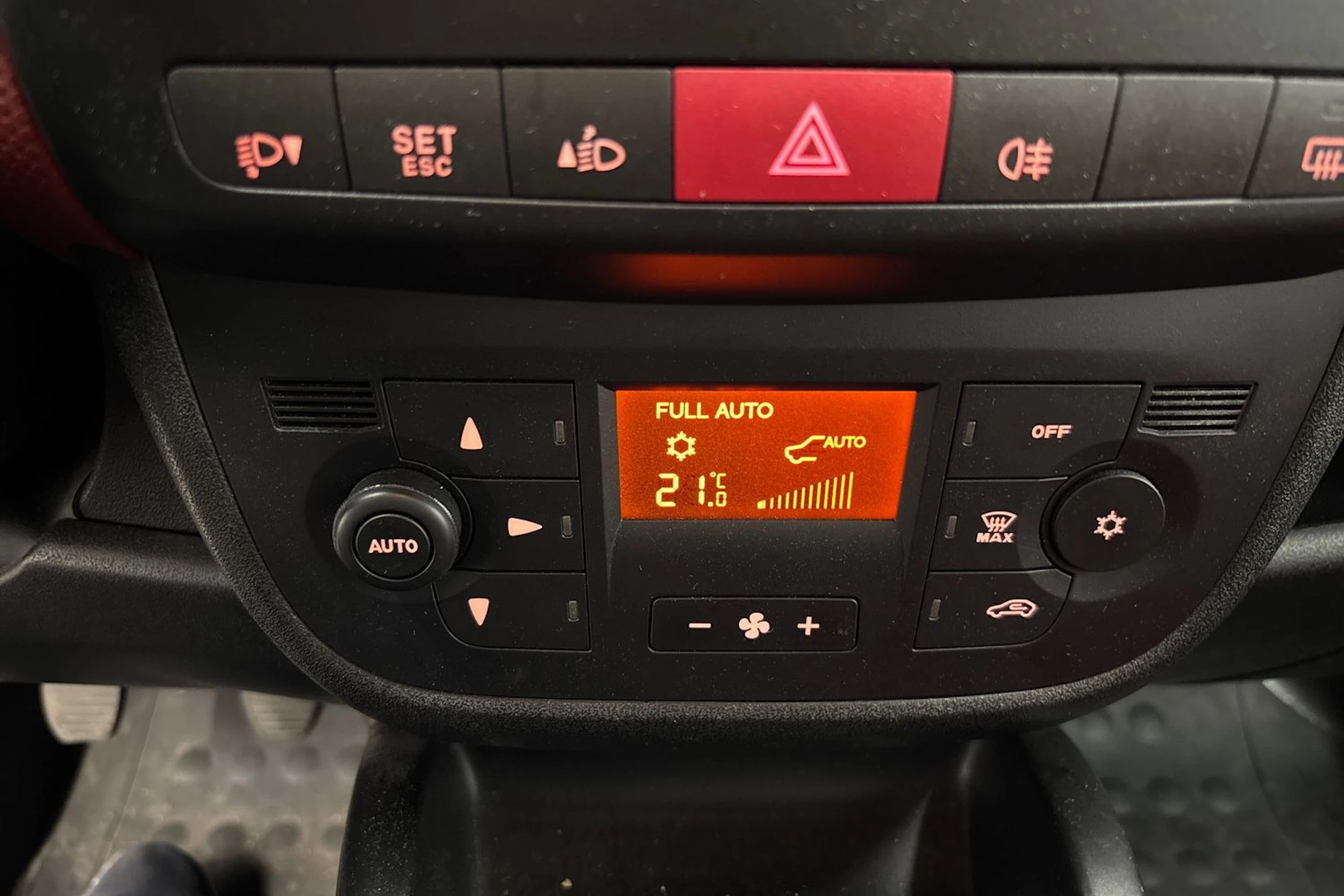 Punainen Fiat Doblo 2011 kuva 21.