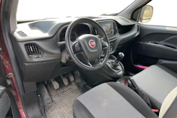 punainen Fiat Doblo 2019 kuva 3.