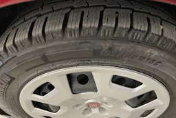 punainen Fiat Doblo 2019 kuva 13.