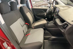 punainen Fiat Doblo 2019 kuva 16.
