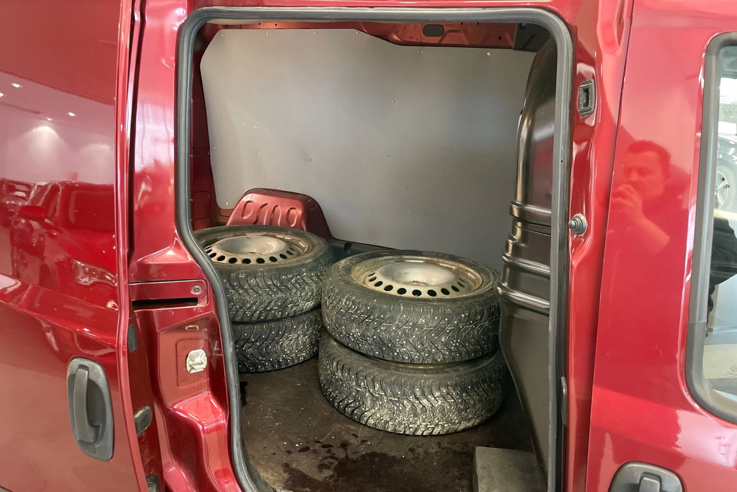 punainen Fiat Doblo 2019 kuva 18.