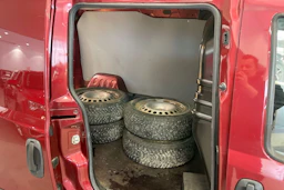 punainen Fiat Doblo 2019 kuva 18.
