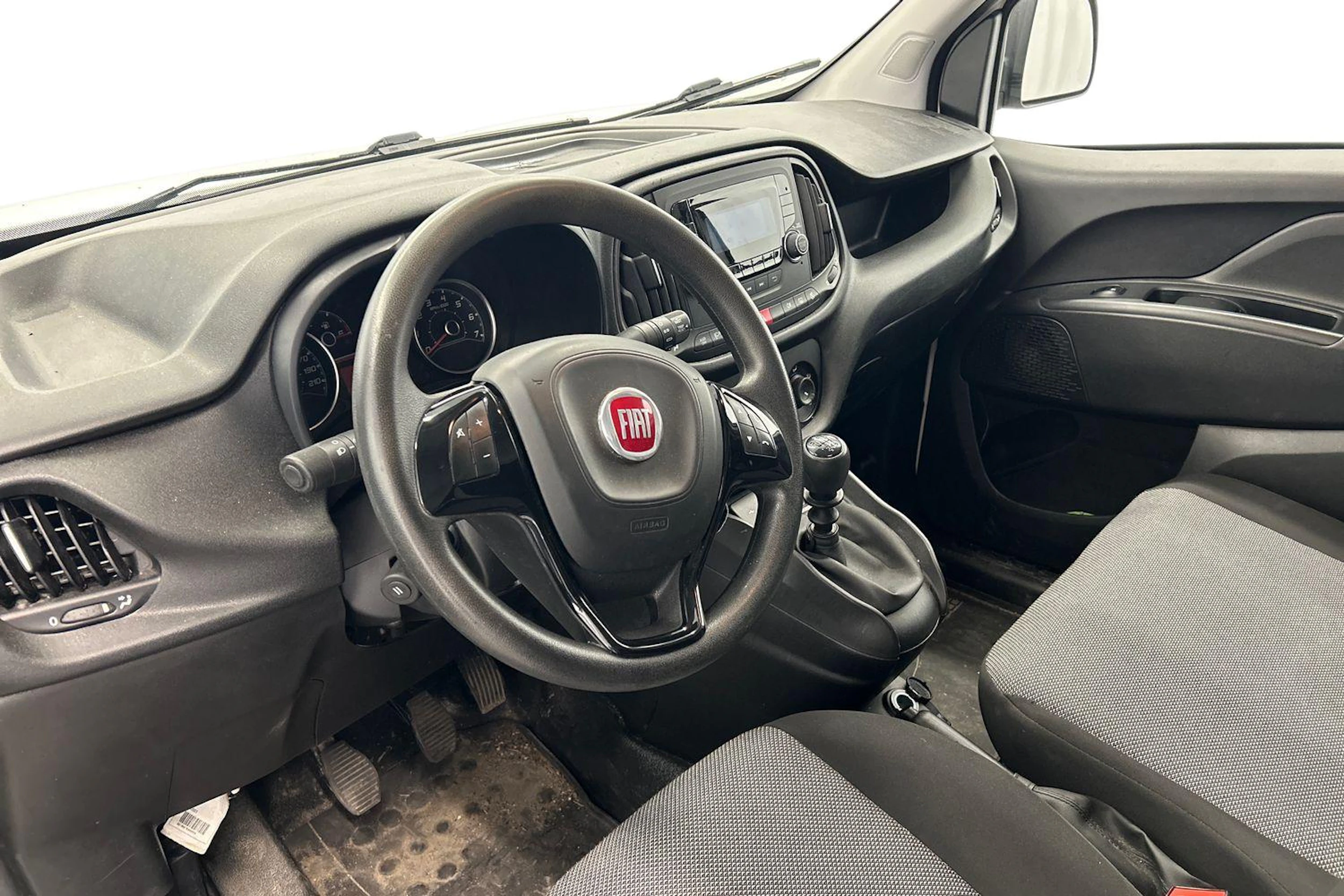 valkoinen Fiat Doblo 2022 kuva 3.