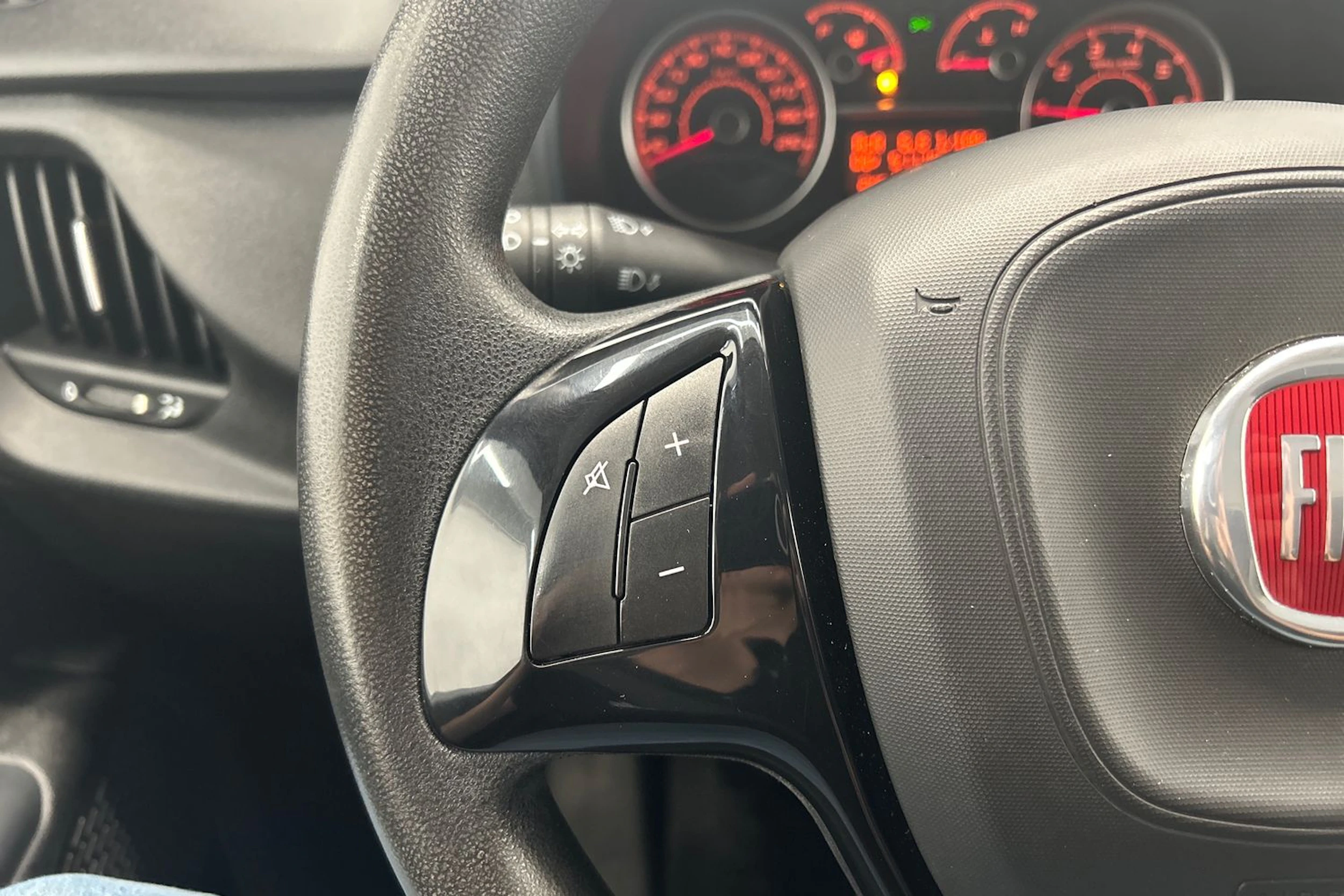 valkoinen Fiat Doblo 2022 kuva 11.