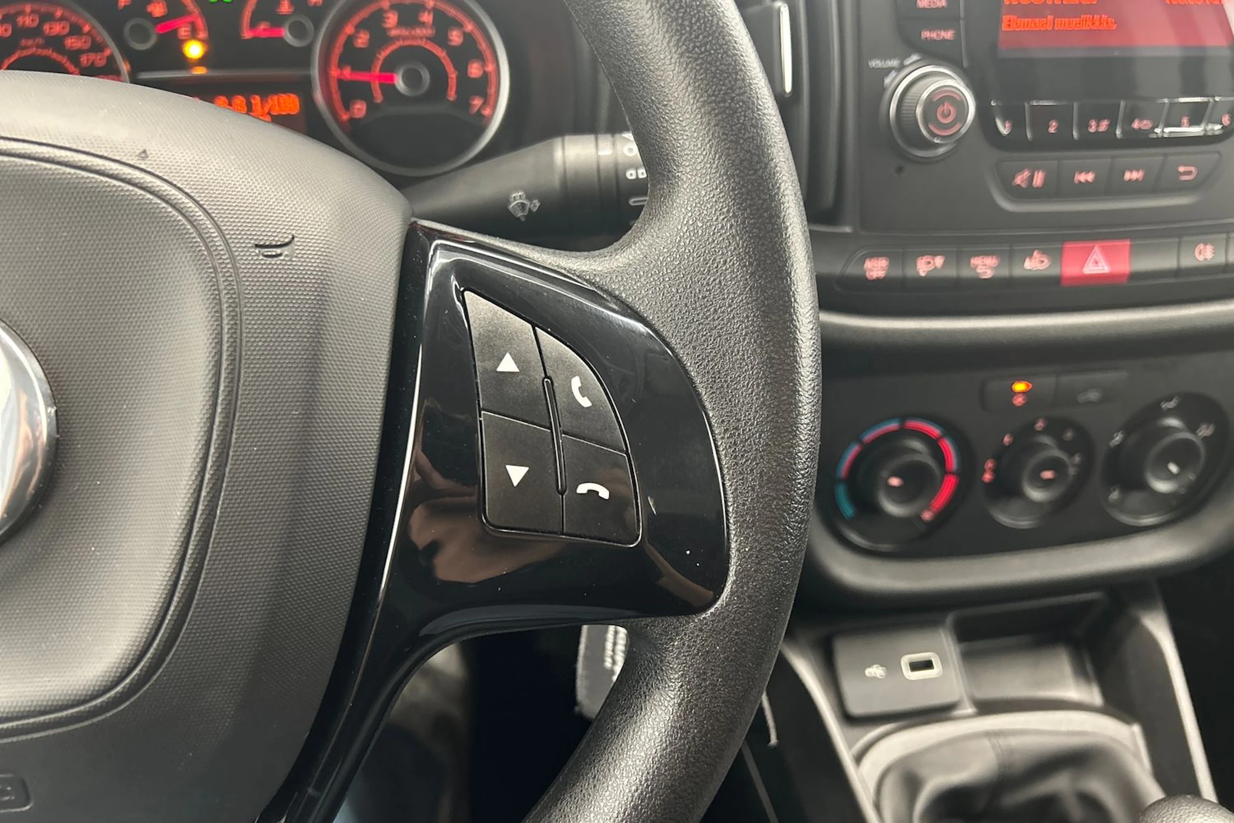 valkoinen Fiat Doblo 2022 kuva 12.