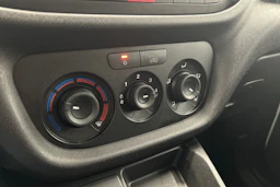 valkoinen Fiat Doblo 2022 kuva 16.