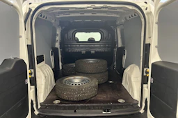 valkoinen Fiat Doblo 2022 kuva 19.