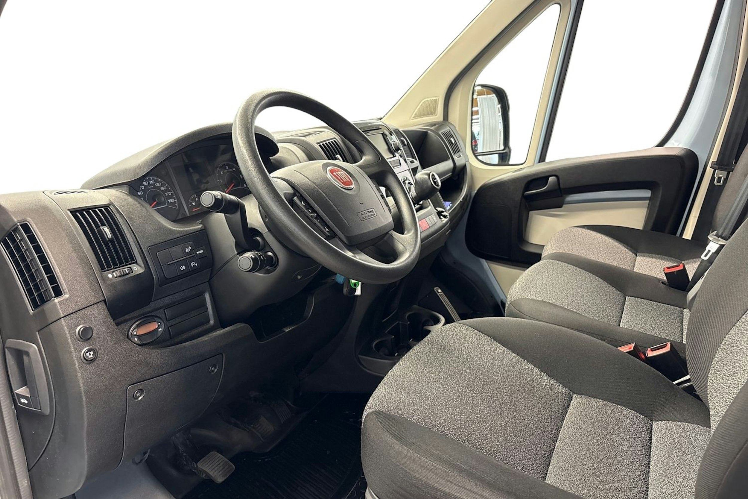 sininen Fiat Ducato 2019 kuva 7.