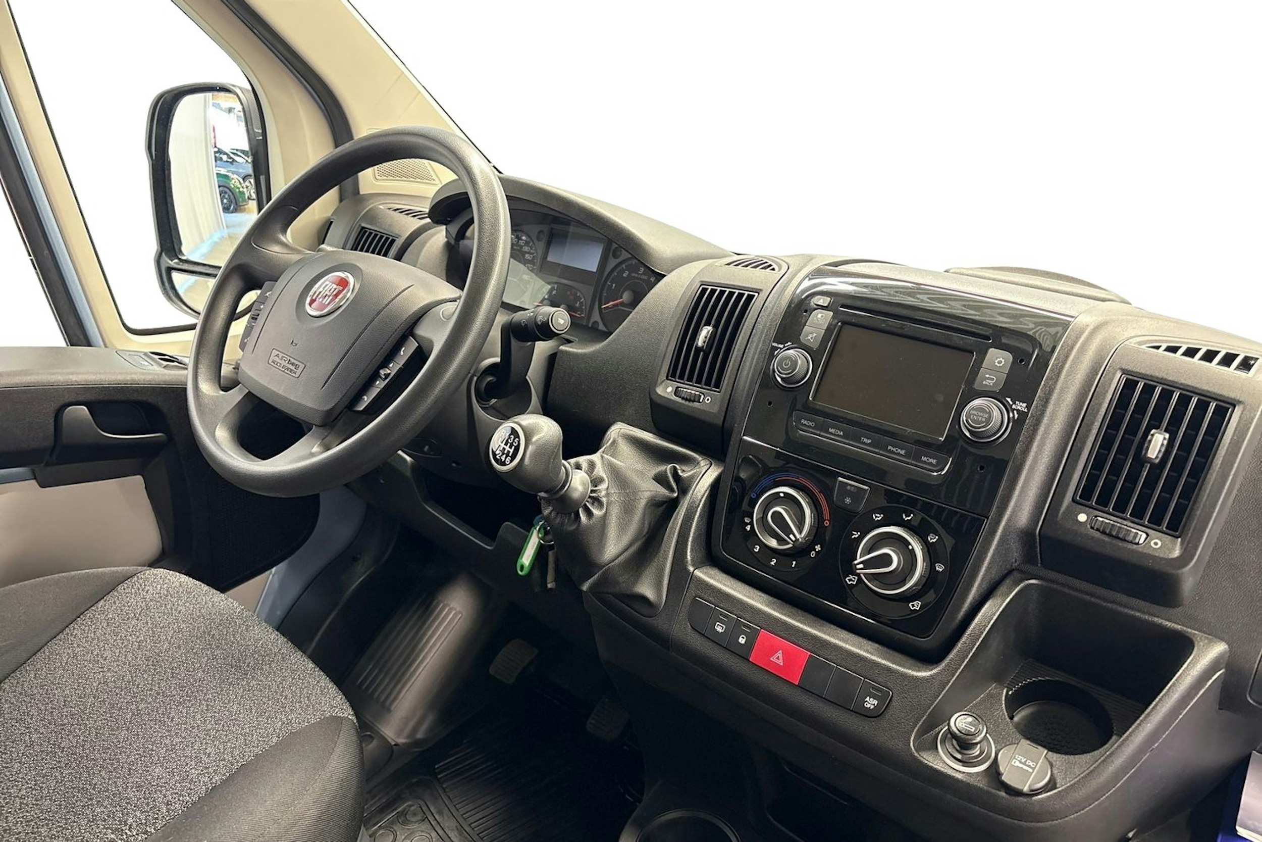 sininen Fiat Ducato 2019 kuva 10.