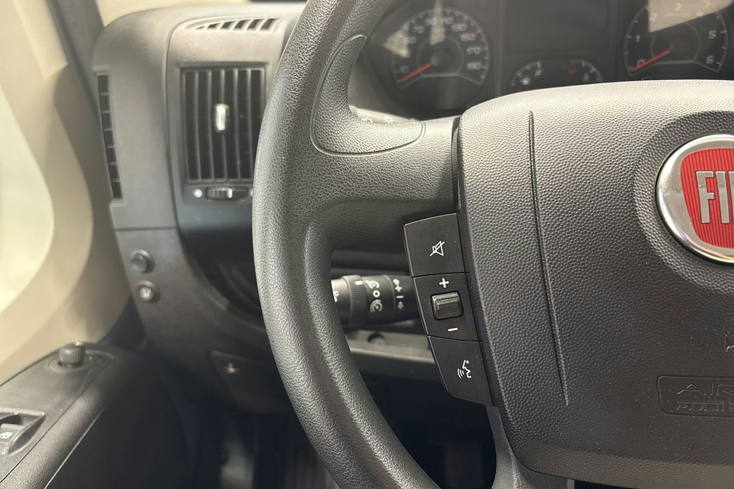 sininen Fiat Ducato 2019 kuva 14.
