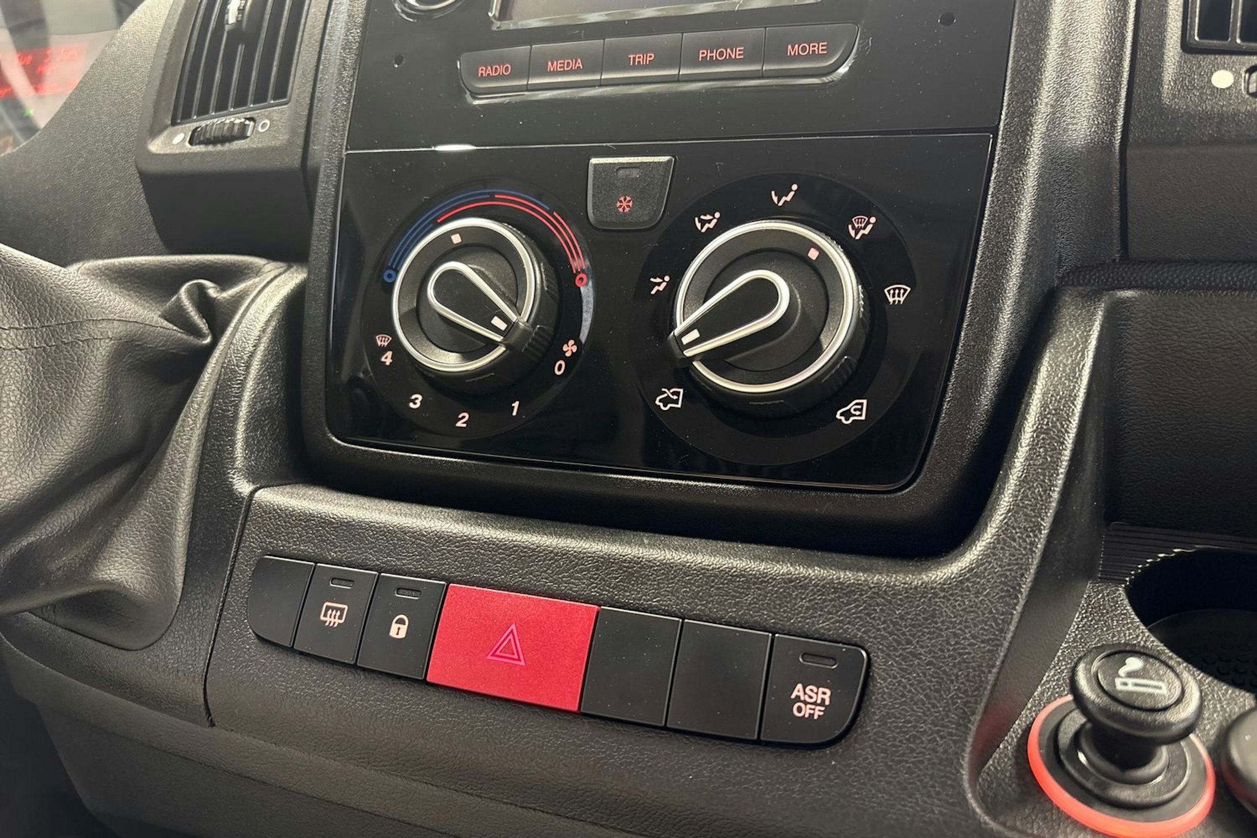sininen Fiat Ducato 2019 kuva 21.
