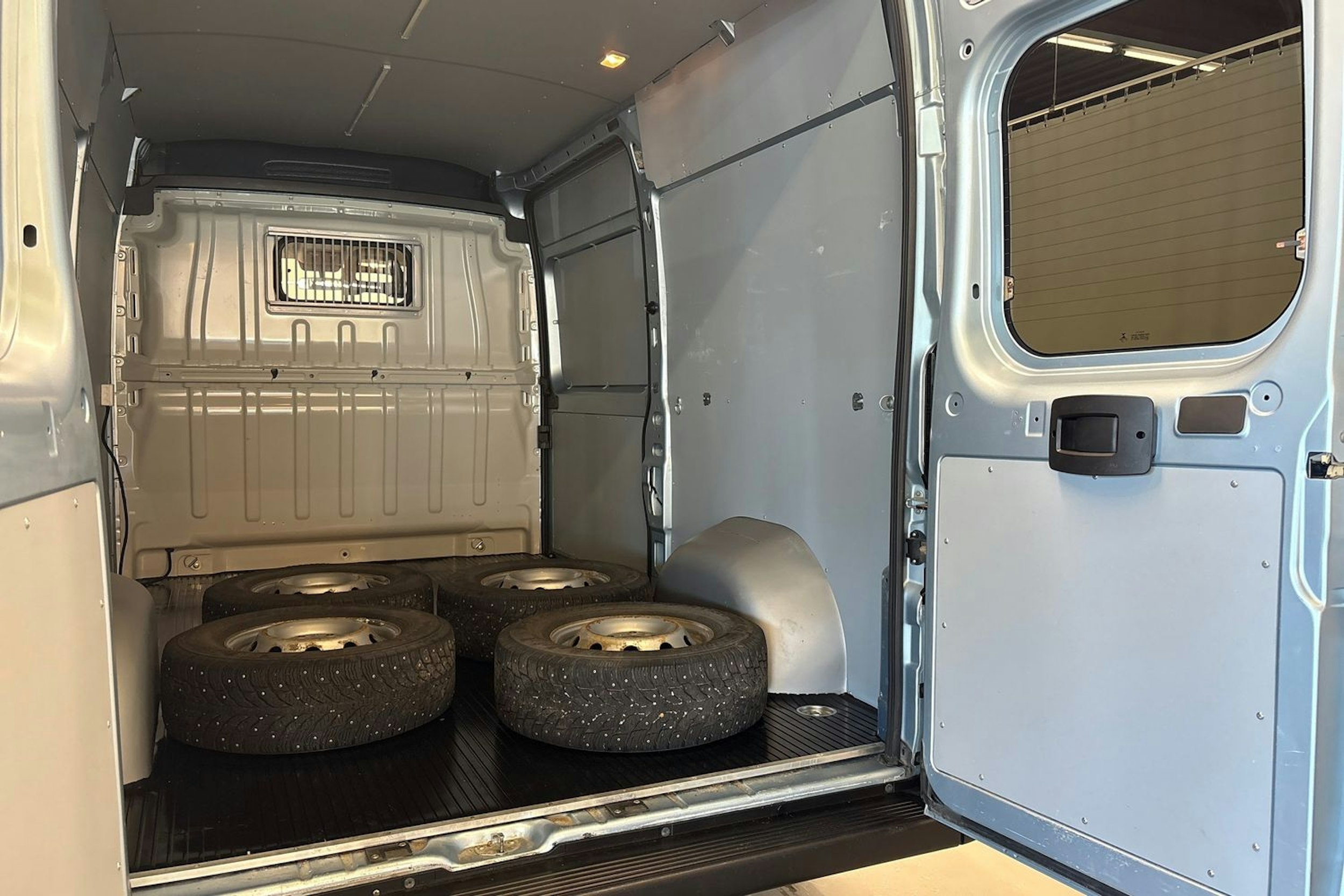 sininen Fiat Ducato 2019 kuva 26.