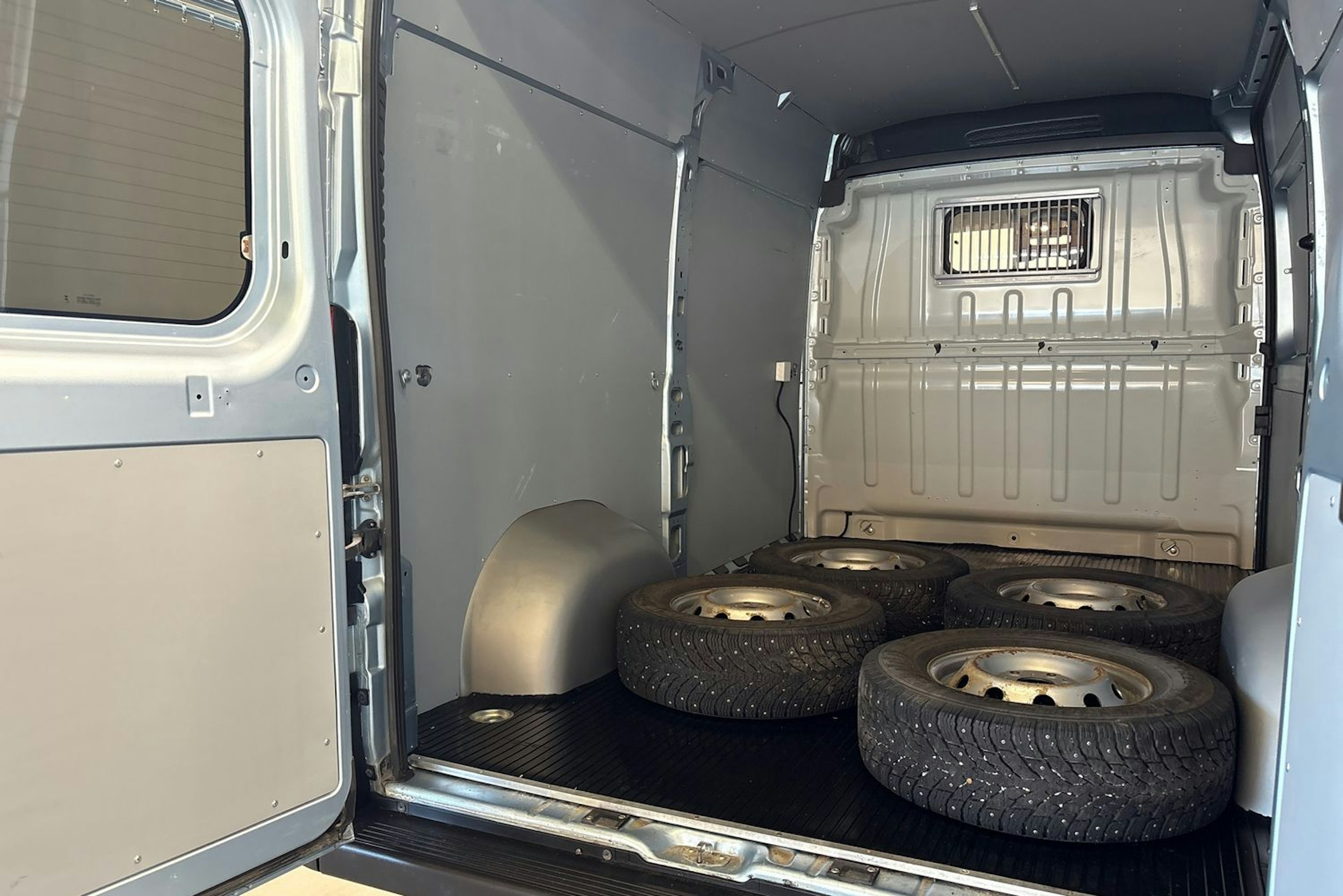 sininen Fiat Ducato 2019 kuva 27.