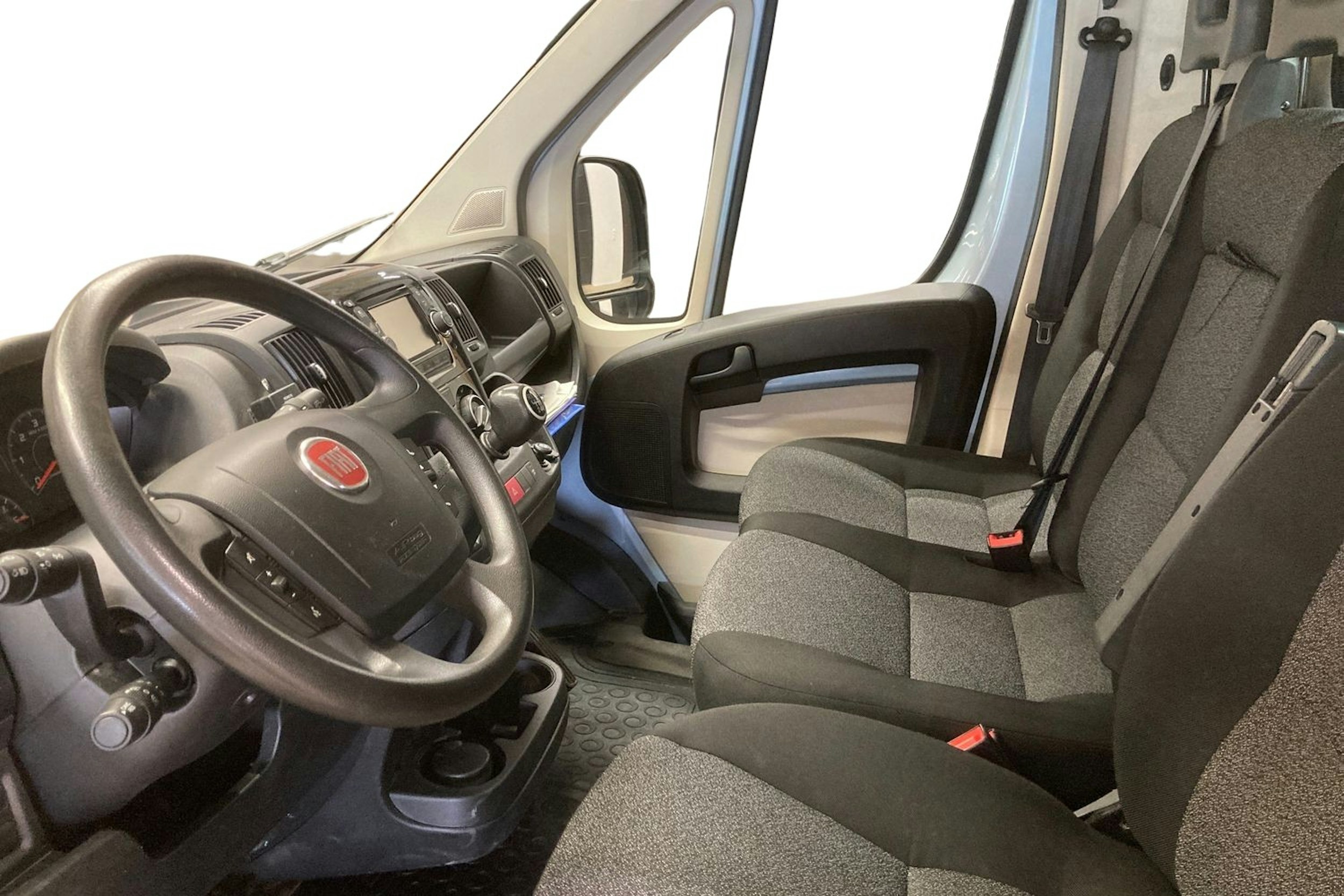 sininen Fiat Ducato 2019 kuva 7.