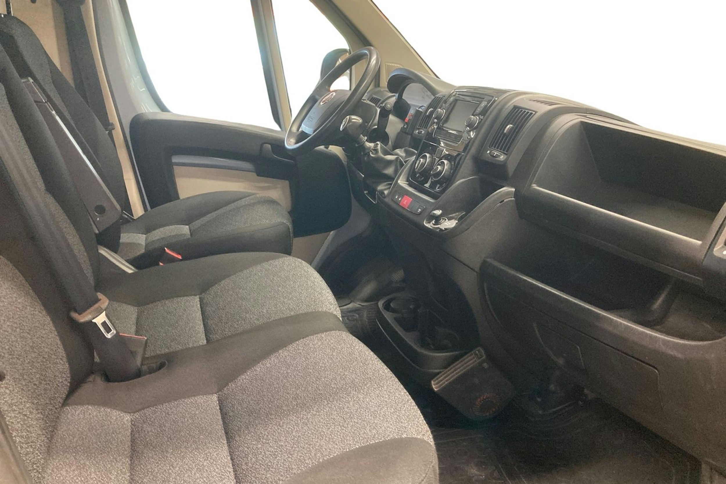 sininen Fiat Ducato 2019 kuva 10.