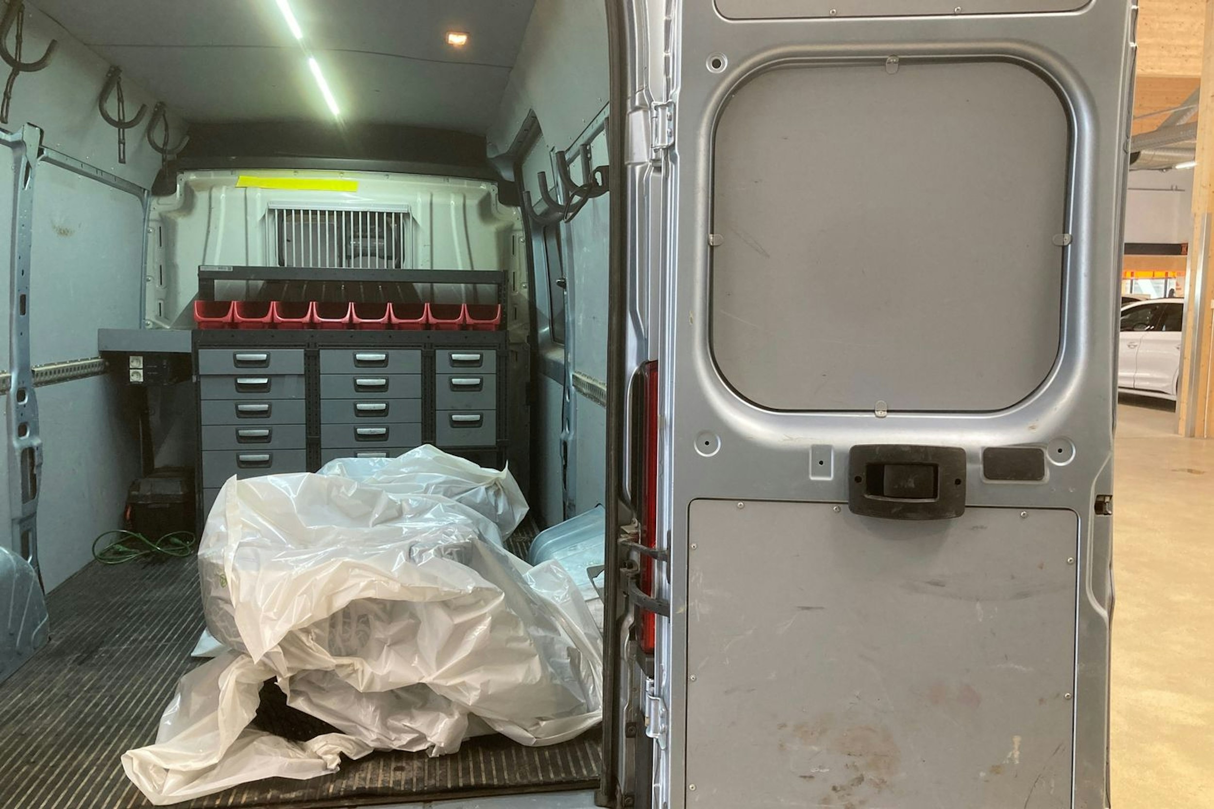 sininen Fiat Ducato 2019 kuva 14.