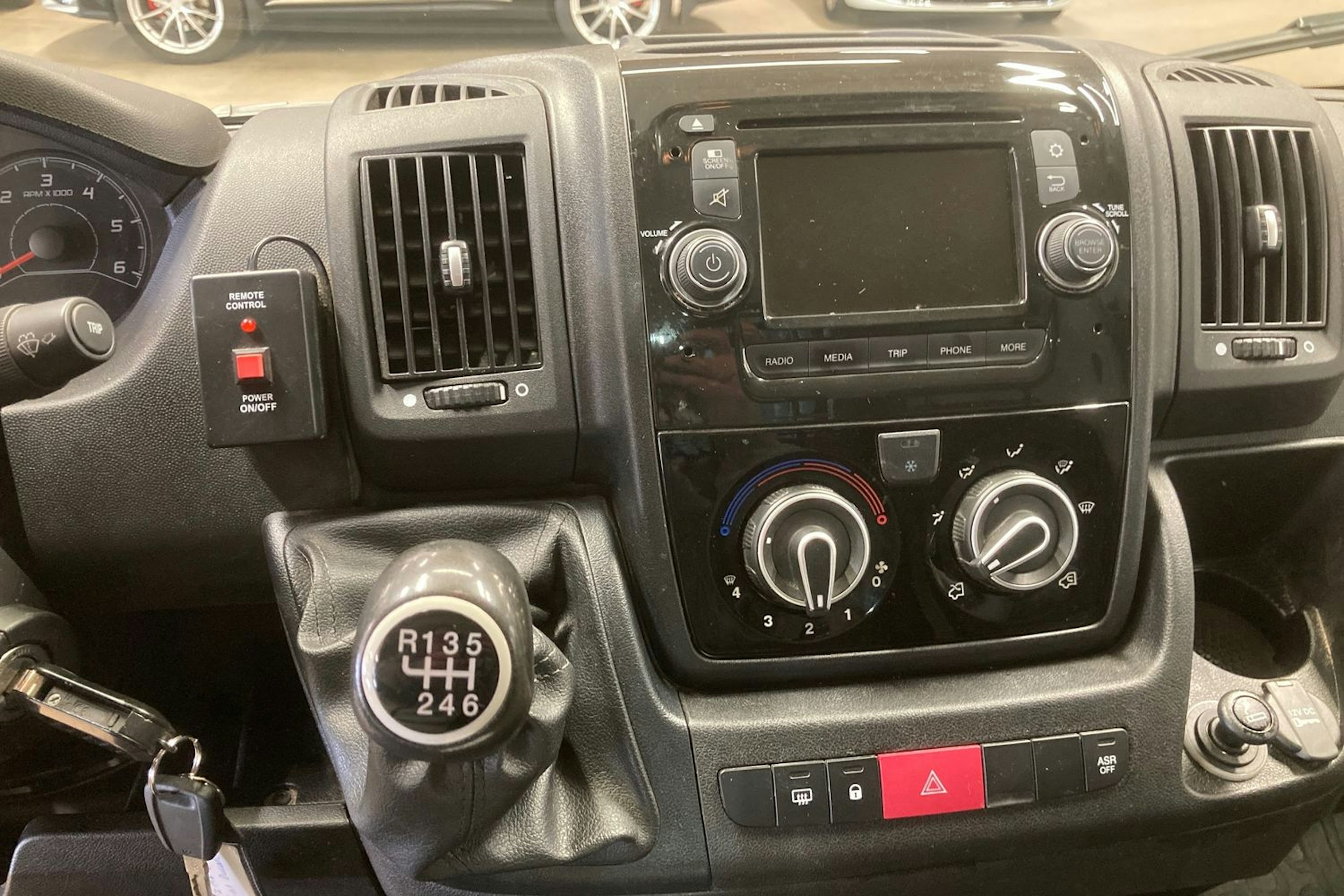 sininen Fiat Ducato 2019 kuva 24.