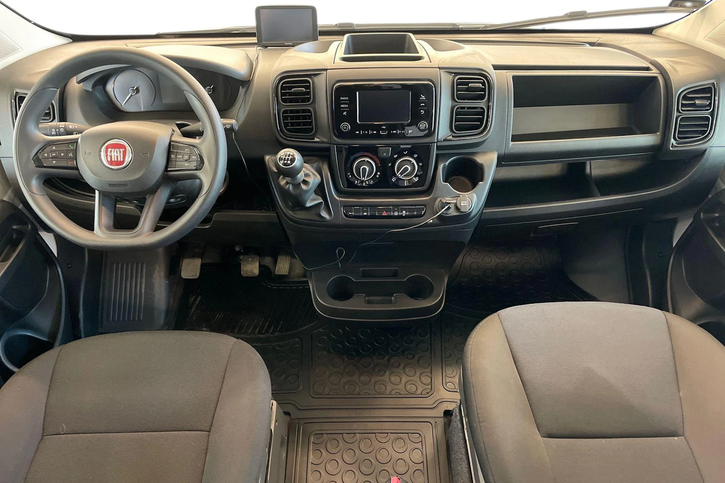 valkoinen Fiat Ducato 2023 kuva 9.