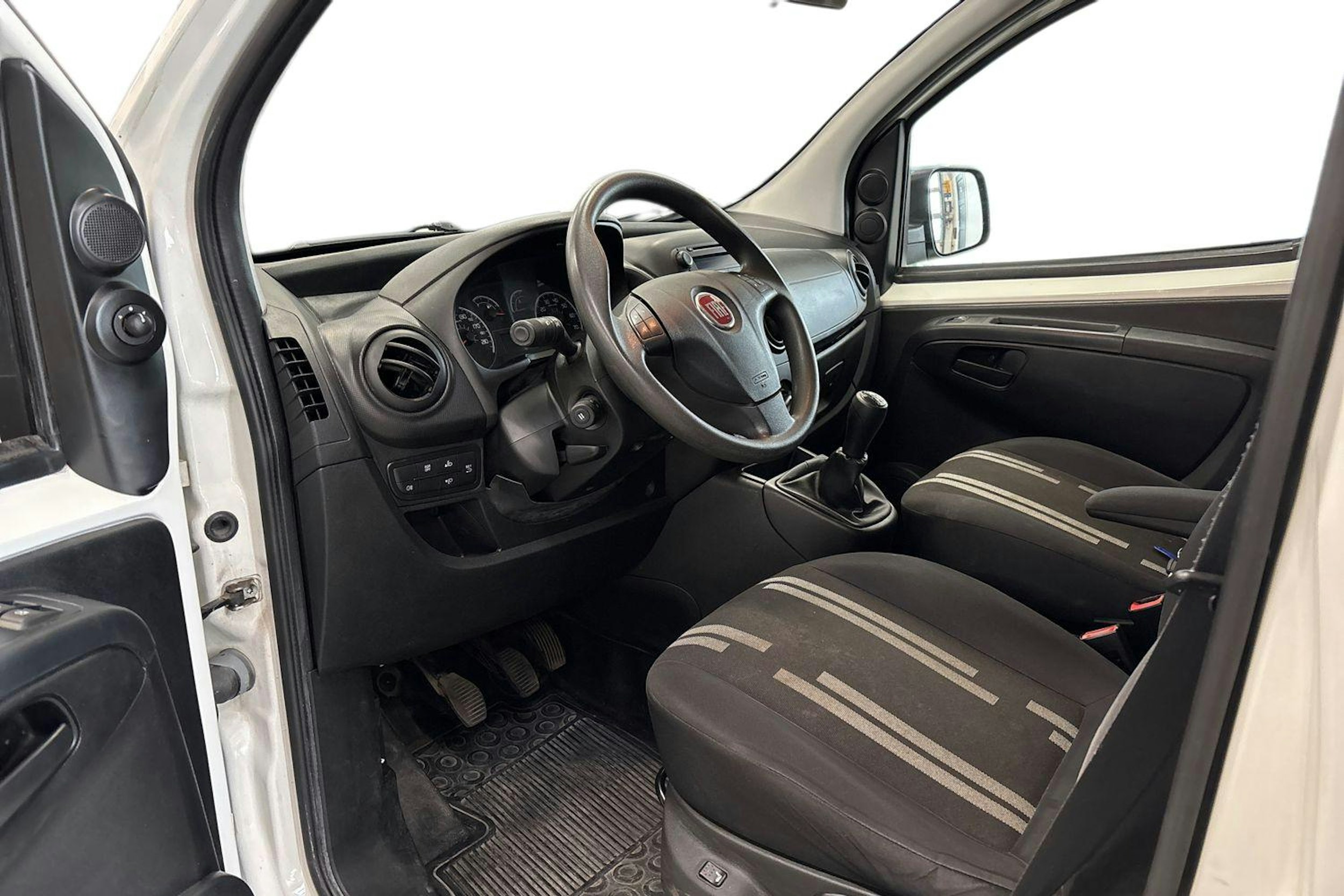 valkoinen Fiat Fiorino 2015 kuva 3.