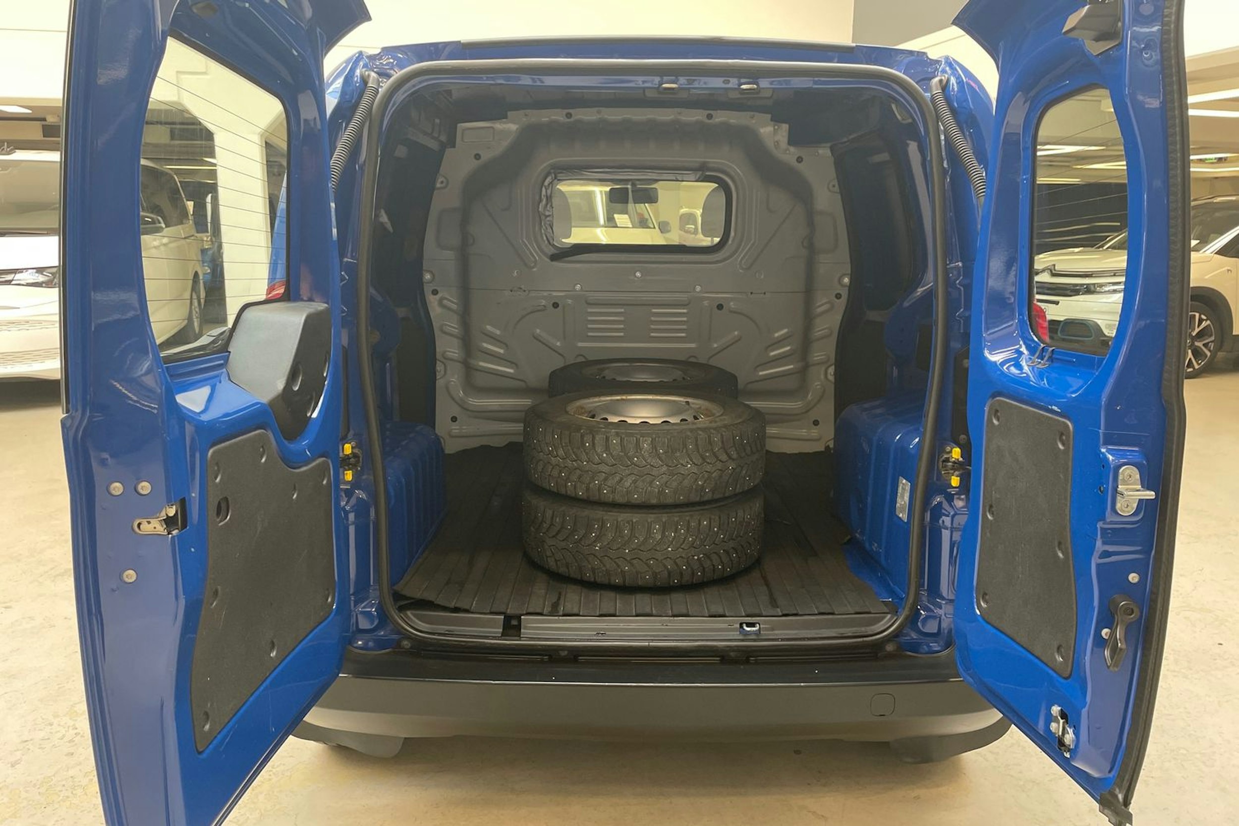 sininen Fiat Fiorino 2017 kuva 16.