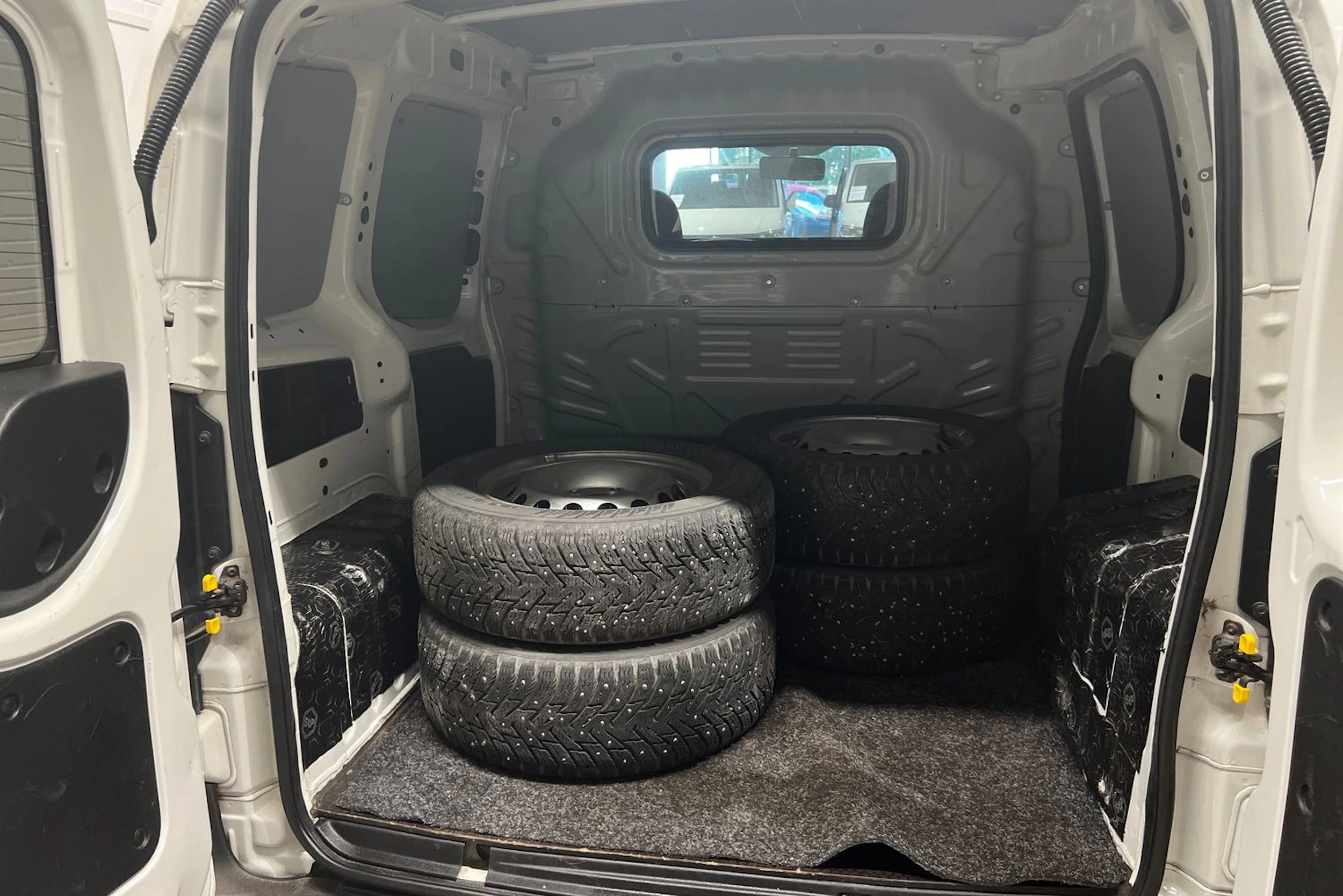 valkoinen Fiat Fiorino 2018 kuva 18.