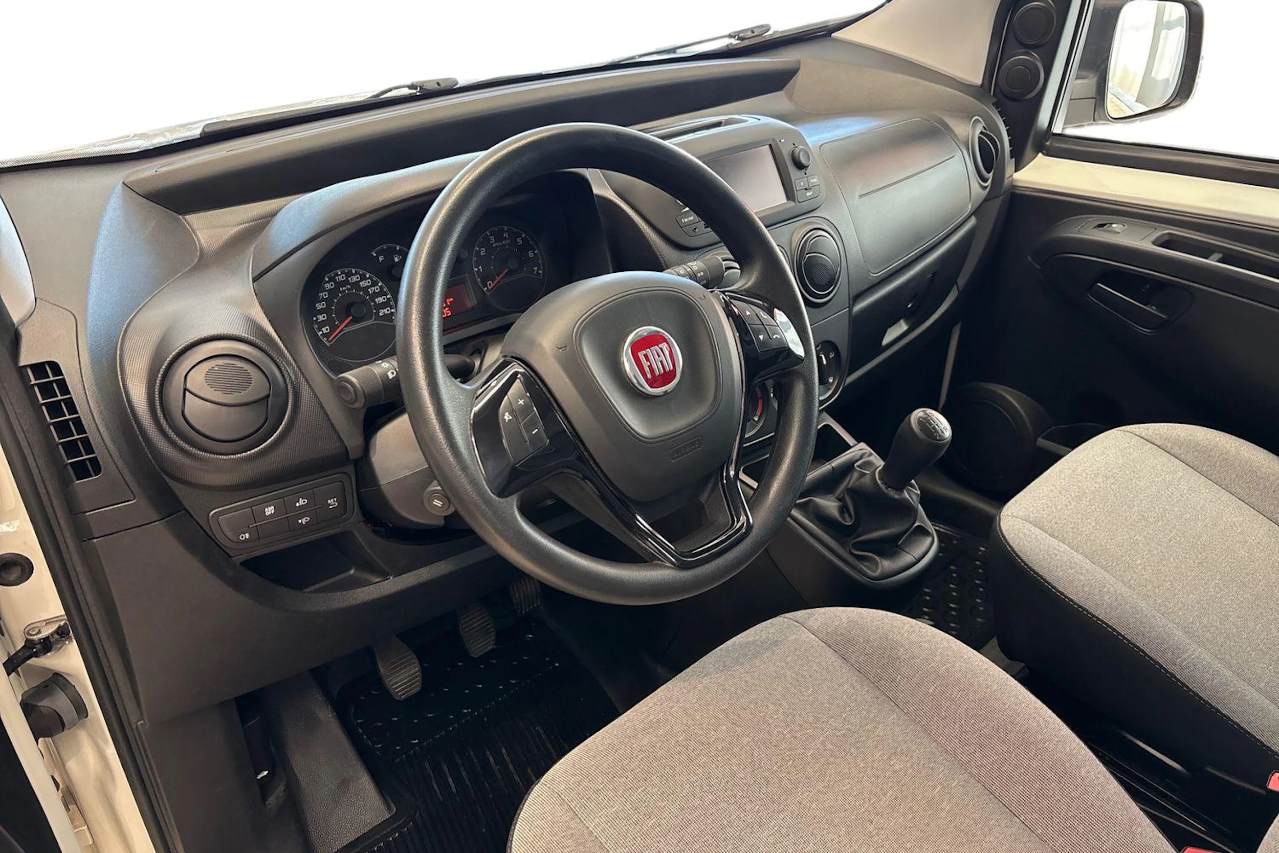 Valkoinen Fiat Fiorino 2021 kuva 8.