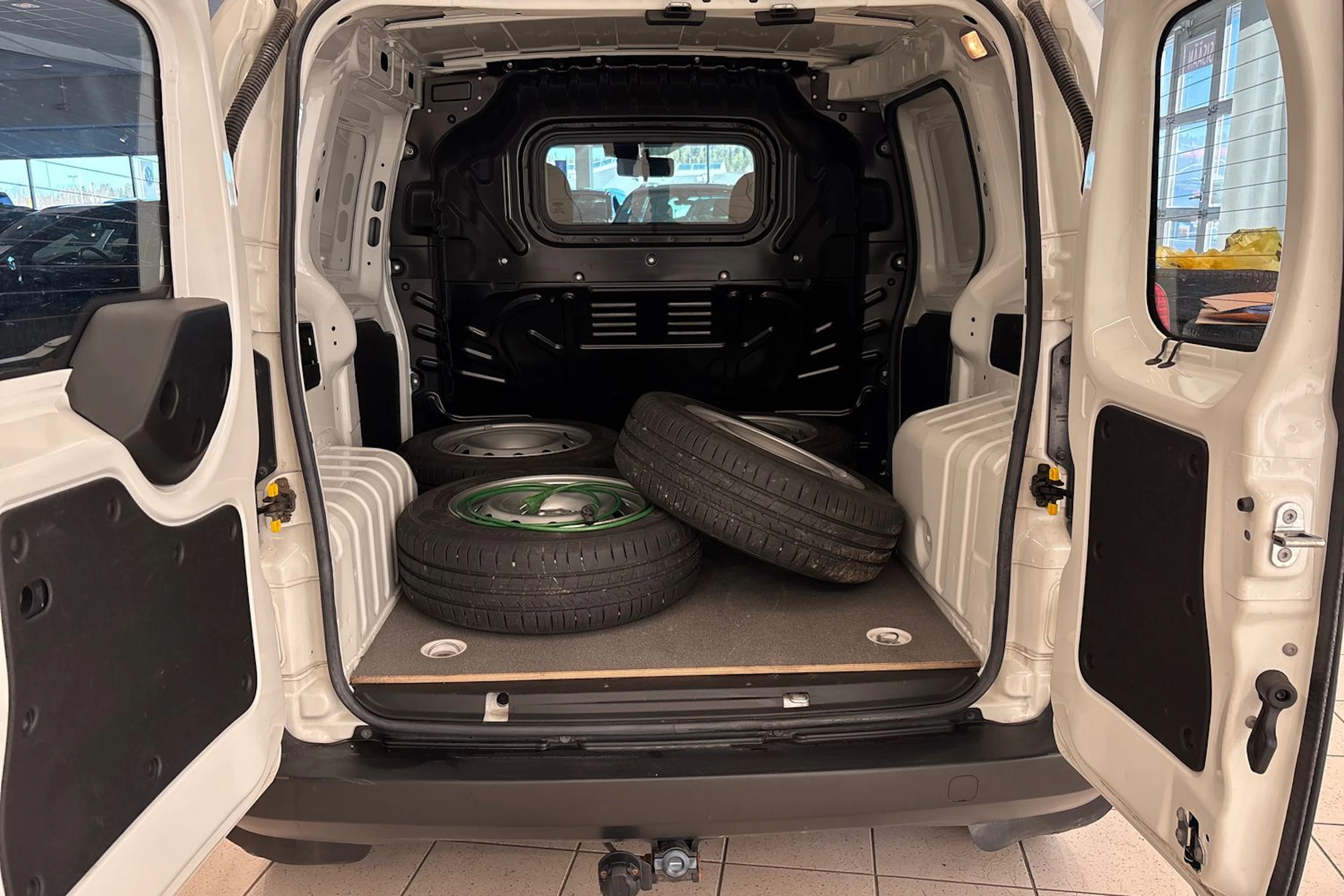 Valkoinen Fiat Fiorino 2021 kuva 13.
