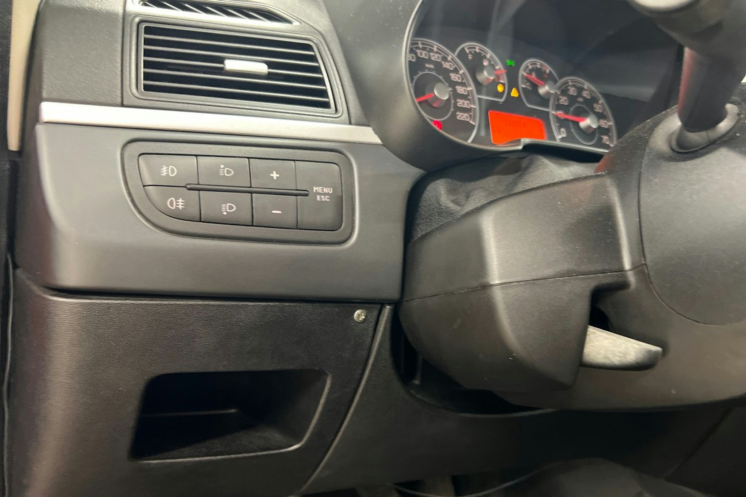 punainen Fiat Grande Punto 2007 kuva 13.