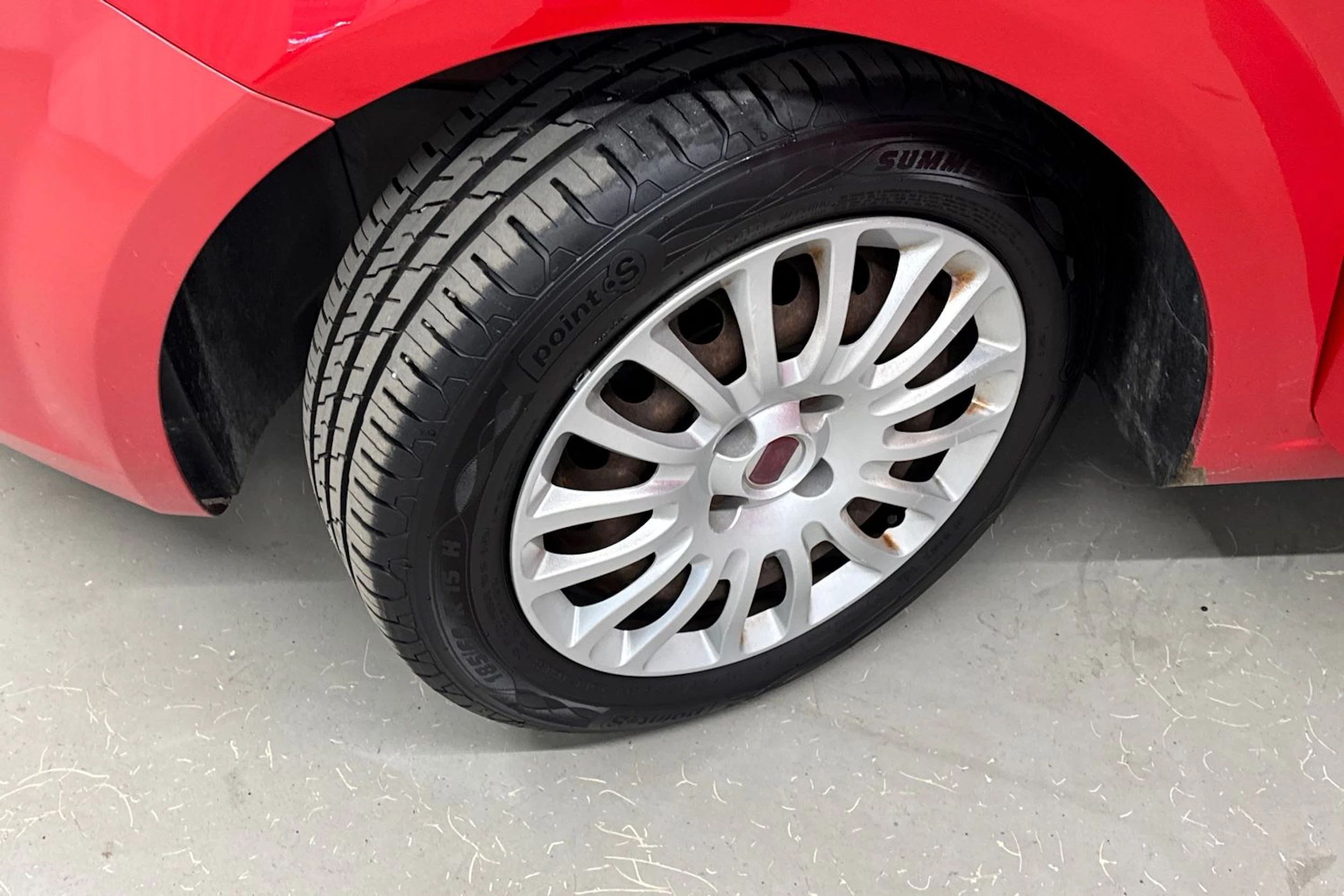 punainen Fiat Grande Punto 2009 kuva 13.