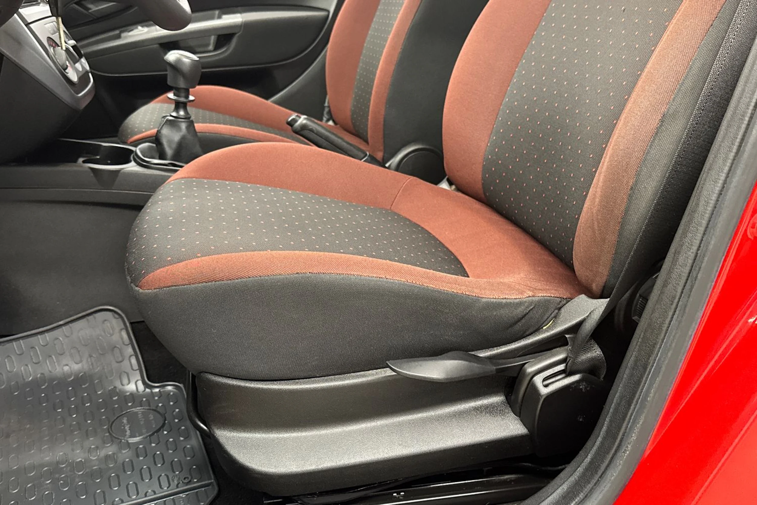 punainen Fiat Grande Punto 2009 kuva 17.