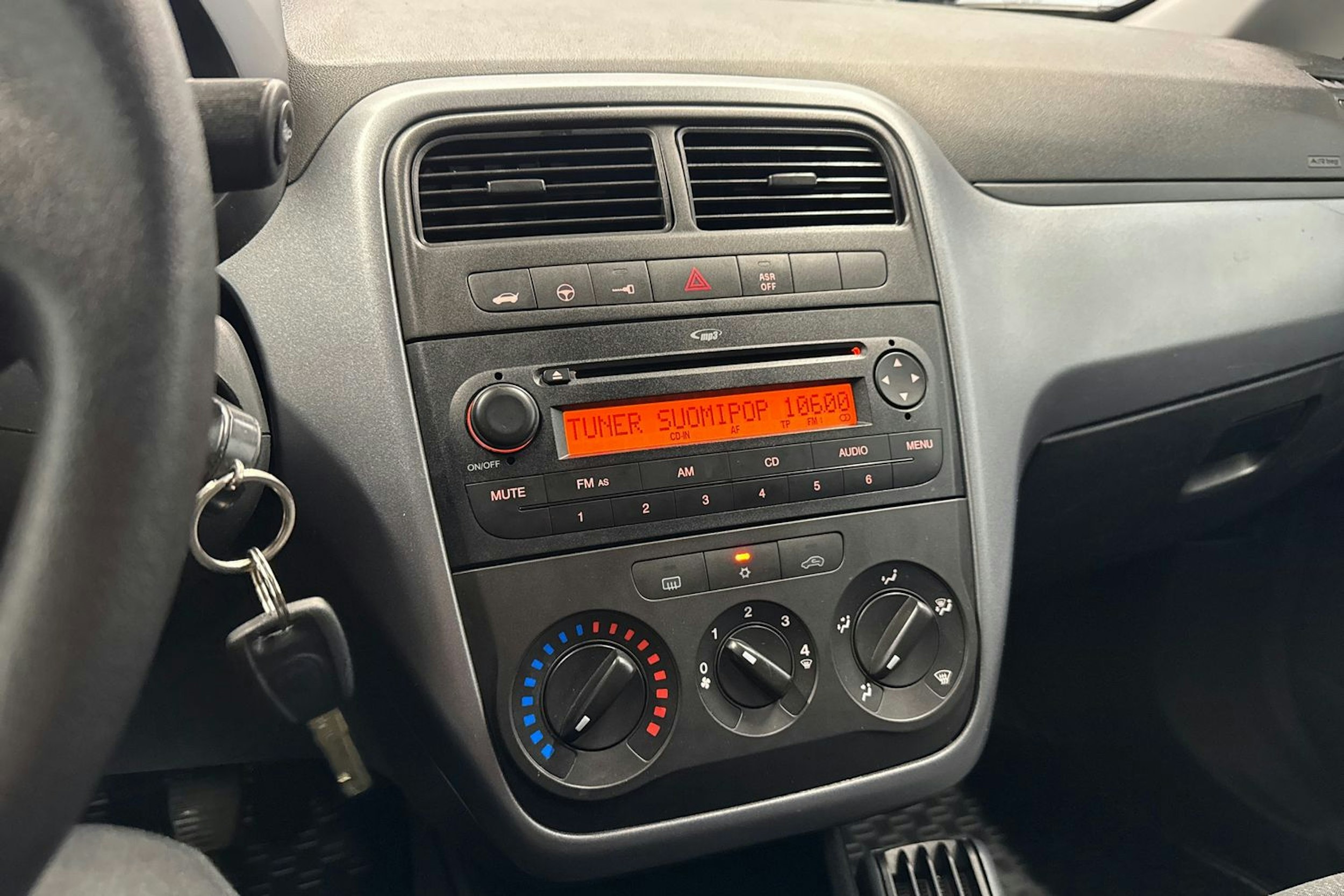 punainen Fiat Grande Punto 2010 kuva 15.