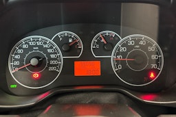 punainen Fiat Grande Punto 2010 kuva 22.