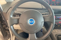 Harmaa Fiat Idea 2004 kuva 14.