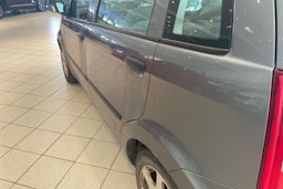 Harmaa Fiat Idea 2004 kuva 33.