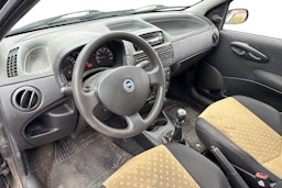 musta Fiat Punto 2006 kuva 6.