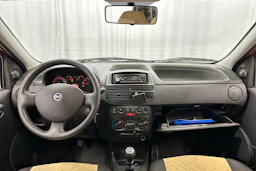 punainen Fiat Punto 2006 kuva 11.
