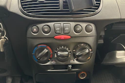 punainen Fiat Punto 2006 kuva 13.